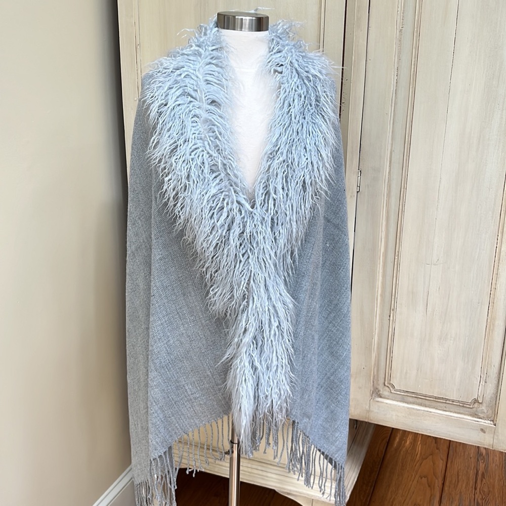 2 Chic Gorgeous Light Gray Wrap - image 1